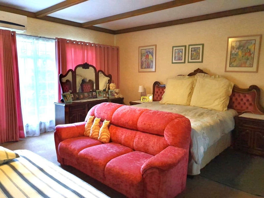 6 Bedroom Property for Sale in Flimieda North West